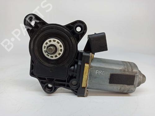 Rudehejsemotor forskærm venstre MERCEDES-BENZ S-CLASS (W220) S 320 CDI (220.026, 220.126) (197 hp) 8804514