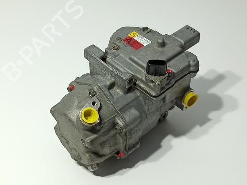 Used AC compressor TOYOTA YARIS (_P13_) 1.5 Hybrid (NHP130_, NHP130) (101 hp) 28332046