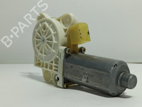 Portierruitmotor linksvoor MERCEDES-BENZ CLK (C209) CLK 270 CDI (209.316) (170 hp) 13689010