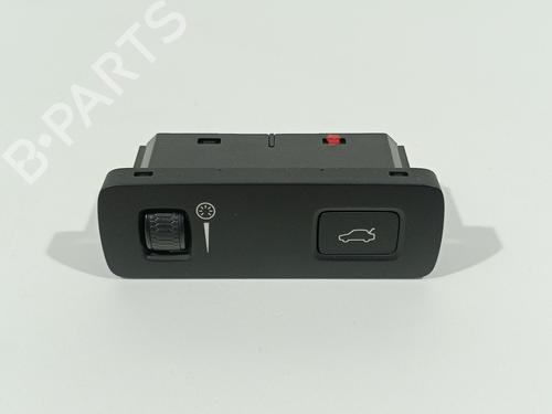 kombi-kontakt-stilkkontakt-volvo-xc40-536-2017-32296367 main image