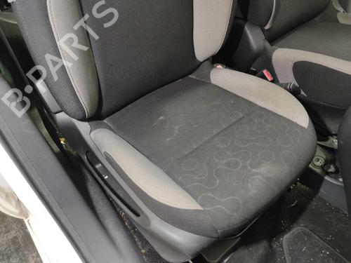 right-front-seat-citroen-c3-picasso-sh_-16-hdi-90-2008-10265534 main image
