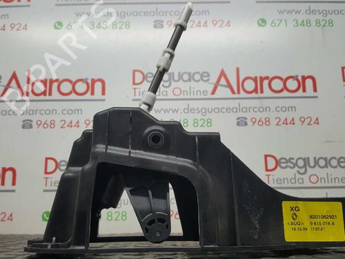 Used Gear lever RENAULT MEGANE III Hatchback (BZ0/1_, B3_) 1.6 16V (BZ1B, BZ1H) (110 hp) 7425157