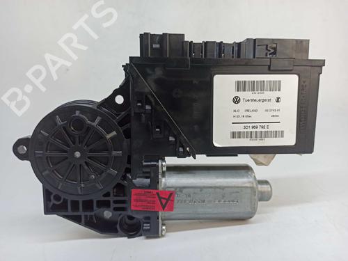 Right front window motor VW TOUAREG (7LA, 7L6, 7L7) 3.0 V6 TDI | BP9140307E20