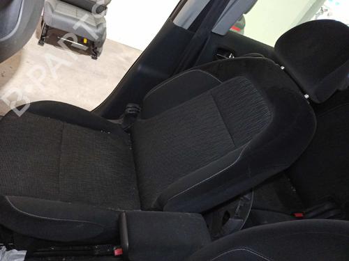 right-front-seat-citroen-c3-picasso-sh_-16-hdi-90-2008-7111031 main image