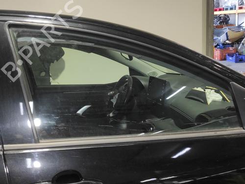 front-right-door-window-toyota-yaris-_p21_-_pa1_-_ph1_-2020-34625839 main image