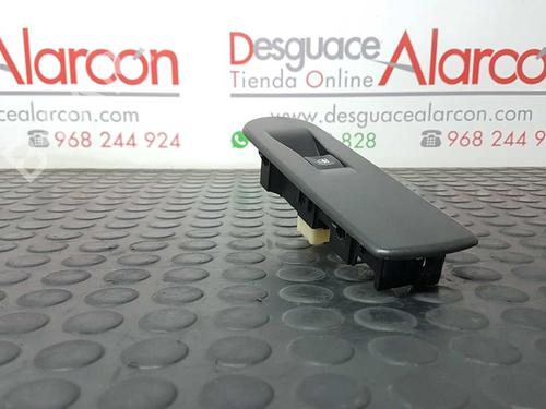 Pulsantiera anteriore destra RENAULT CLIO IV (BH_) 0.9 TCe 90 (BHNF, BHMA, BHMH, BHJK, BHJR) (90 hp) 2769494
