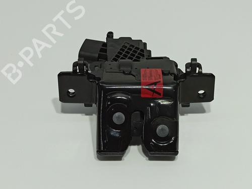 Used Tailgate lock TOYOTA YARIS (_P13_) 1.5 Hybrid (NHP130_, NHP130) (101 hp) 28309702