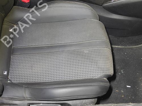 Right front seat PEUGEOT 2008 I (CU_) 1.2 THP 130 / PureTech 130 | BP19426278C16