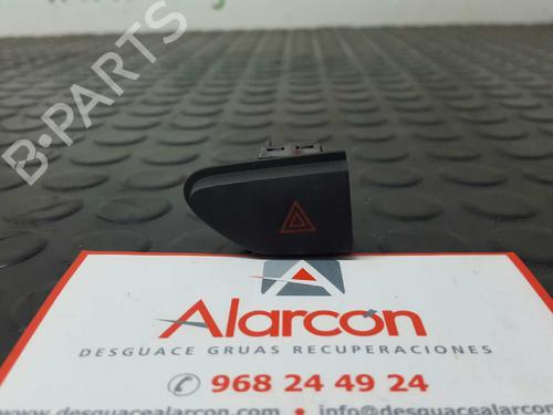 Pulsante luci di emergenza RENAULT CLIO IV (BH_) 1.2 16V (BHA1, BHAK, BHMG, BHMK) (75 hp) 6628355