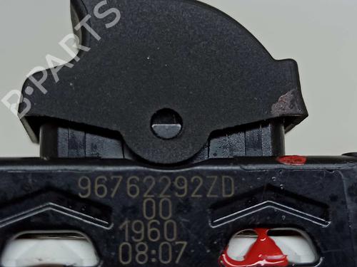 Right front window switch CITROËN C3 III (SX) 1.2 THP 110 (SXHNPS, SXHNZT, SXHNZ6) | BP8222285I26
