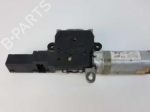 Moteur du toit ouvrant MERCEDES-BENZ E-CLASS (W210) E 420 (210.072) (279 hp) 5793096
