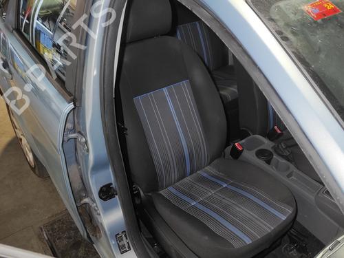 sde-hjre-fortil-ford-focus-ii-saloon-db_-fch-dh-2005-22242566 main image