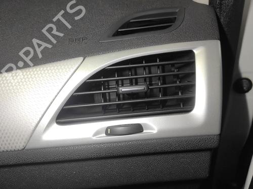 air-vent-renault-megane-iii-hatchback-bz01_-b3_-2008-35822552 main image