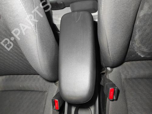 armrest-center-console-toyota-yaris-_p21_-_pa1_-_ph1_-2020-34625829 main image