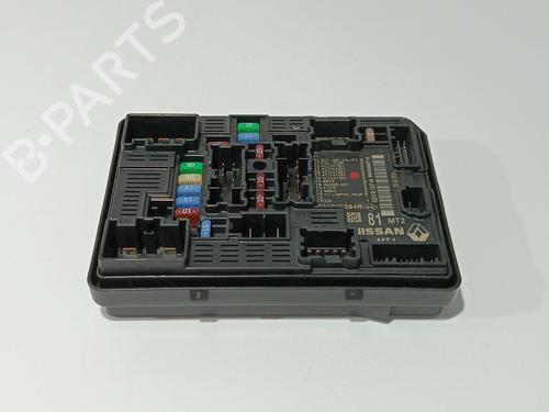 Used Fuse box Fuse box 39239904 39239904