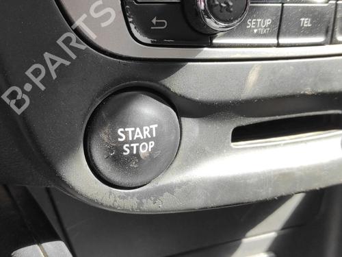 switch-renault-megane-iii-hatchback-bz01_-b3_-2008-37719818 main image