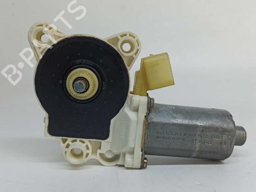 Rudehejsemotor forskærm venstre MERCEDES-BENZ E-CLASS (W211) E 400 CDI (211.028) (260 hp) 7364374