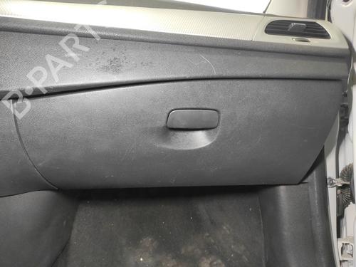 glove-box-renault-megane-iii-hatchback-bz01_-b3_-2008-35822566 main image