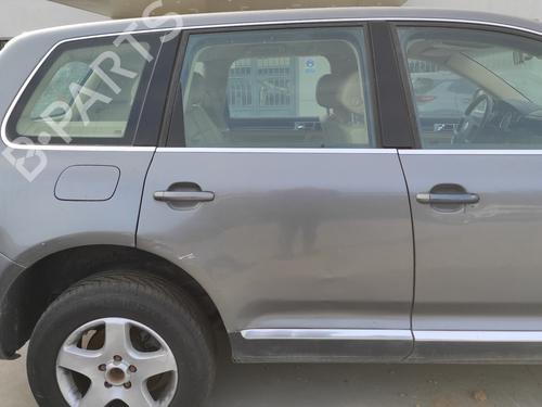 Używane Drzwi tylne prawe VW TOUAREG (7LA, 7L6, 7L7) 2.5 R5 TDI (174 hp) 12578666