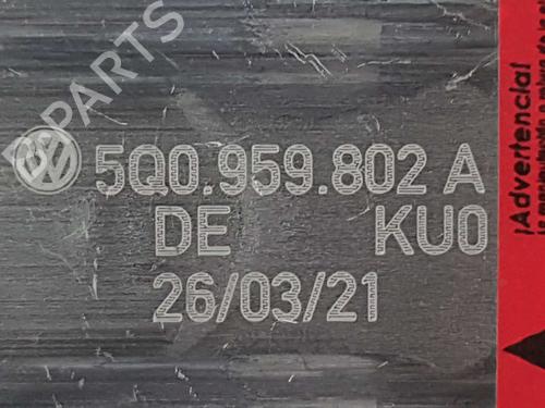 Right front window motor VW GOLF VIII (CD1, DA1) 1.0 eTSI | BP11528318E20