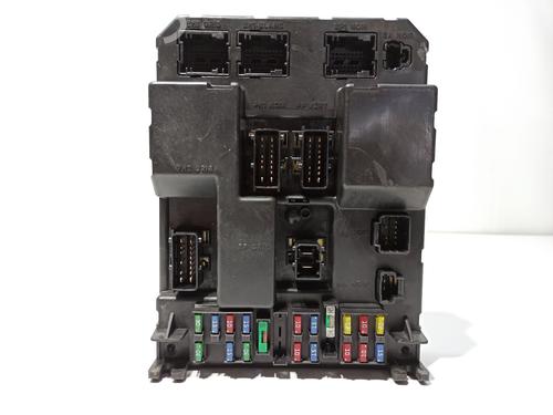Used Fuse box Fuse box 39239906 39239906