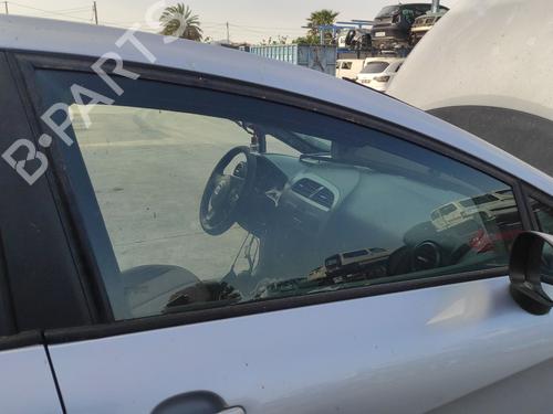 front-right-door-window-seat-leon-1p1-2005-2006-2007-2008-2009-2010-2011-2012-2013-35820610 main image