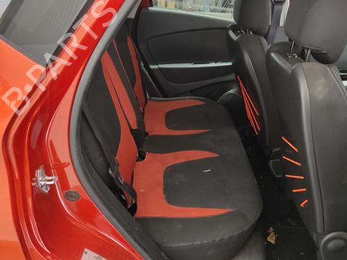 rear-seat-renault-captur-i-j5_-h5_-2013-26876312 main image