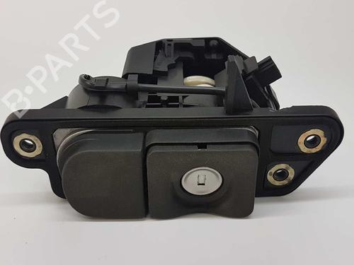 Used Tailgate handle MERCEDES-BENZ S-CLASS (W220, V220) S 400 CDI (220.028, 220.128) (250 hp) 8167457
