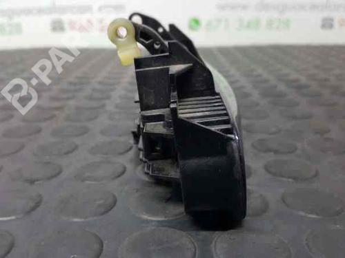 Klamka zewnętrzna drzwi przednich prawych AUDI A4 B6 (8E2) 2.0 | BP2731061C129 