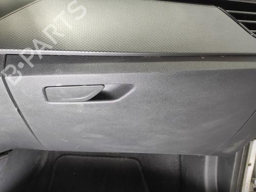 glove-box-skoda-scala-nw1-2019-28061352 main image