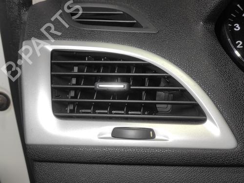 air-vent-renault-megane-iii-hatchback-bz01_-b3_-2008-35822553 main image