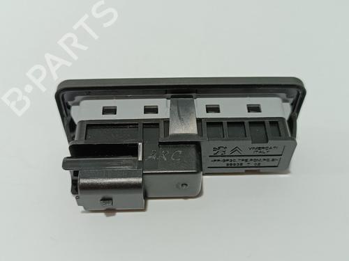 Tailgate handle PEUGEOT 3008 II SUV (MC_, MR_, MJ_, M4_) 1.2 THP/ PureTech 130 (MRHNSM, MRHNSU, MRHNSJ, MRHNYW,... | BP11385847C132 