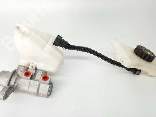 Used Brake master cylinder PEUGEOT 308 SW II (LC_, LJ_, LR_, LX_, L4_) 1.6 BlueHDi 120 (120 hp) 2769089