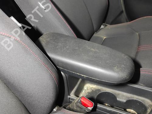 armrest-center-console-toyota-yaris-_p21_-_pa1_-_ph1_-2020-24945073 main image