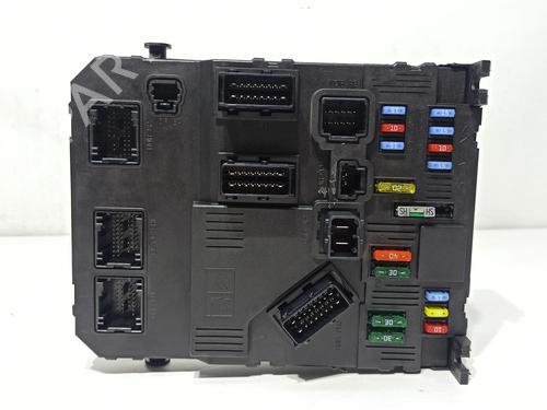 Used Fuse box Fuse box 39623830 39623830