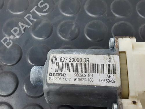 Rudehejsemotor bagstkærm højre RENAULT MEGANE III Hatchback (BZ0/1_, B3_) 1.9 dCi (BZ0N, BZ0J) | BP2757958E22