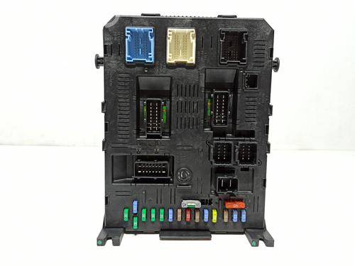 Used Fuse box Fuse box PEUGEOT 407 (6D_) 1.6 HDi 110 (6D9HZC, 6D9HYC) (109 hp) 40081752 40081752
