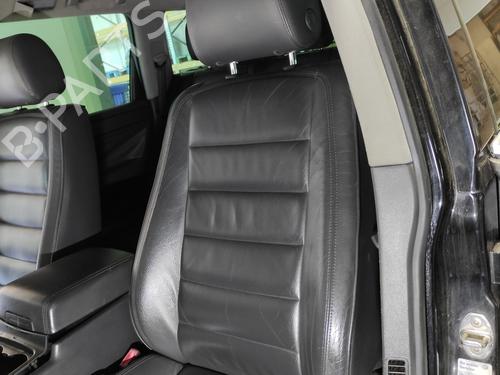 Left front seat VW TOUAREG (7LA, 7L6, 7L7) 2.5 R5 TDI | BP24625627C15