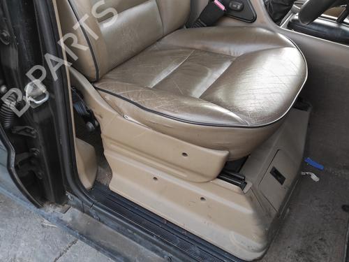 Right front seat LAND ROVER DISCOVERY II (L318) 4.0 V8 4x4 | BP16674272C16