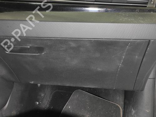 glove-box-audi-a1-sportback-gba-2018-38775364 main image