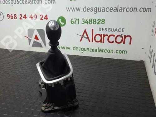 Used Gear lever RENAULT MEGANE III Hatchback (BZ0/1_, B3_) 1.5 dCi (106 hp) 7425135