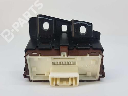 Switch TOYOTA AURIS (_E18_) 1.8 Hybrid (ZWE186_, ZWE186R) | BP8674718I30 