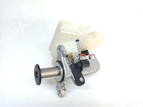 Used Brake master cylinder VW GOLF VII (5G1, BQ1, BE1, BE2) 1.0 TSI (110 hp) 8318196