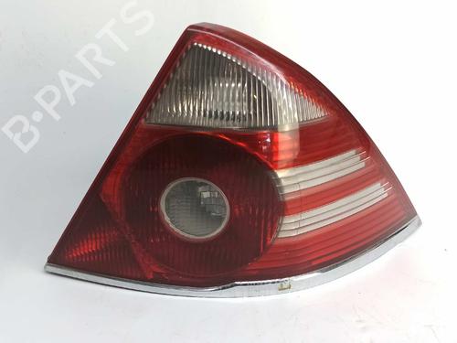 Used Right taillight FORD MONDEO III (B5Y) [2000-2007]  7527779