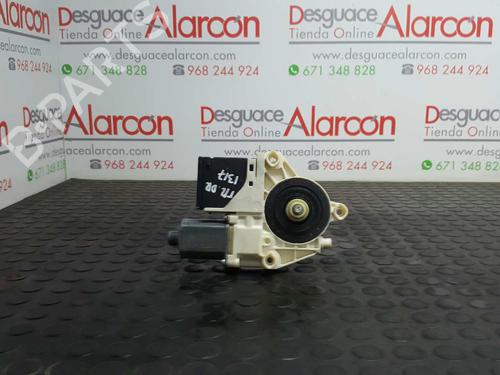 Rudehejsemotor bagstkærm højre RENAULT MEGANE III Hatchback (BZ0/1_, B3_) 1.5 dCi (106 hp) 2757993