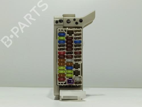 Used Fuse box TOYOTA YARIS (_P13_) 1.0 (KSP130_, KSP130) (69 hp) 18021412