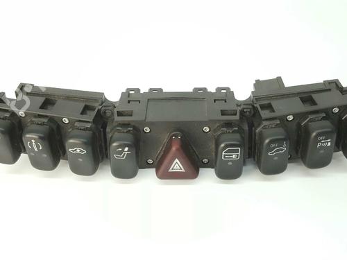 Bouton de warning MERCEDES-BENZ S-CLASS (W220, V220) S 500, S 500 L (220.075, 220.175, 220.875) (306 hp) 5838949
