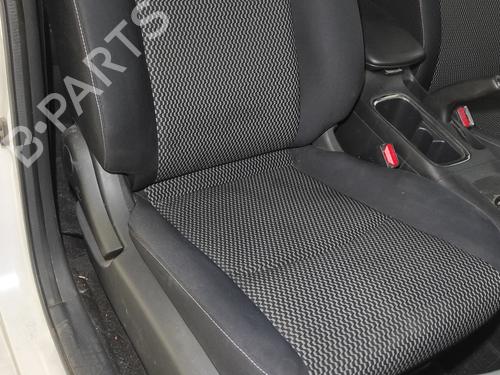 right-front-seat-nissan-pulsar-hatchback-c13-15-dci-2014-18837632 main image