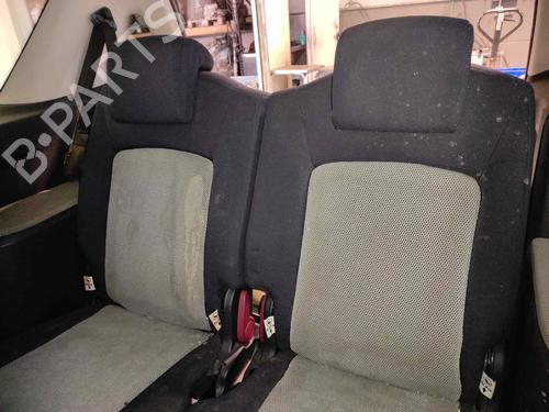rear-seat-peugeot-1007-km_-14-2005-8816394 main image