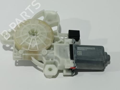 Moteur de lève-vitre avant droit MERCEDES-BENZ A-CLASS (W177) A 180 d (177.010) (116 hp) 25435557